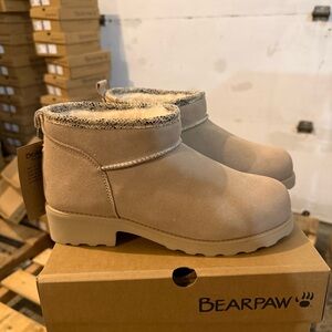 BEARPAW SIENNA HEEL ANKLE BOOTS - OAT